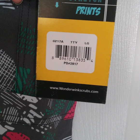 Wonderwink scrub top - Picture 4 of 8